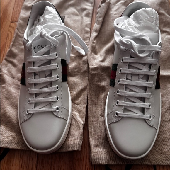 Gucci - new Ace bee embroidered sneakers; size 41 (size 10.5/11) - Picture 5 of 7